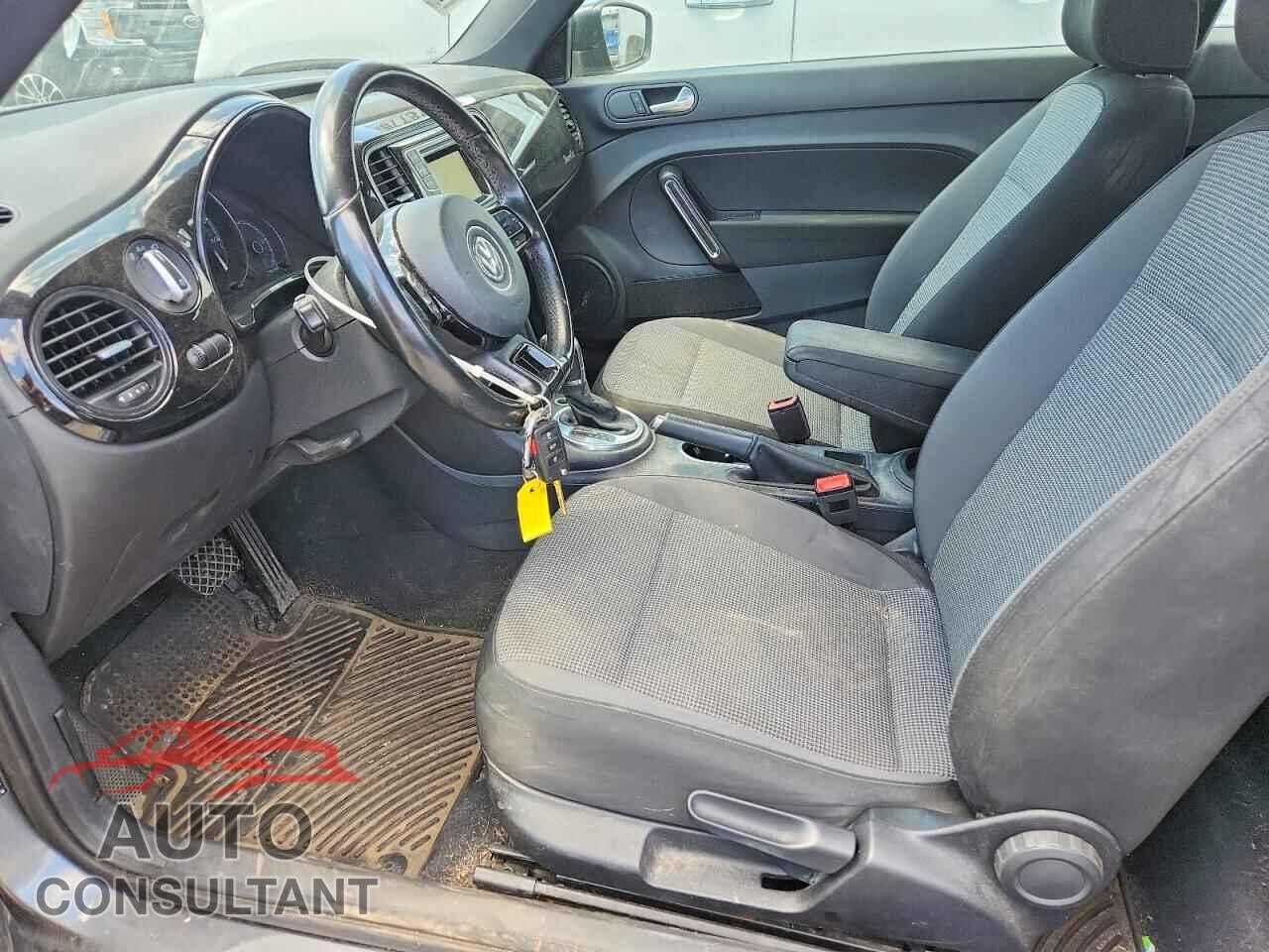 VOLKSWAGEN BEETLE 2017 - 3VWF17AT2HM608004