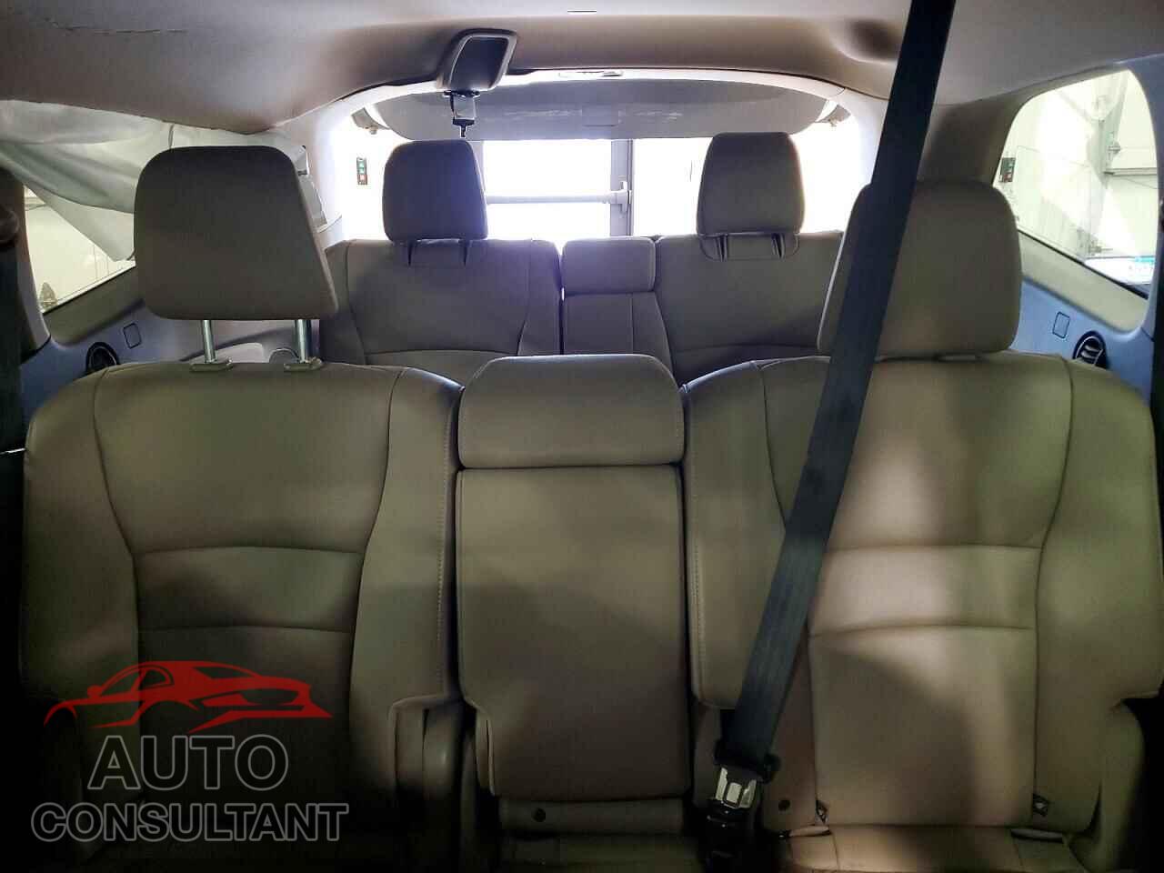HONDA PILOT 2018 - 5FNYF6H96JB070077