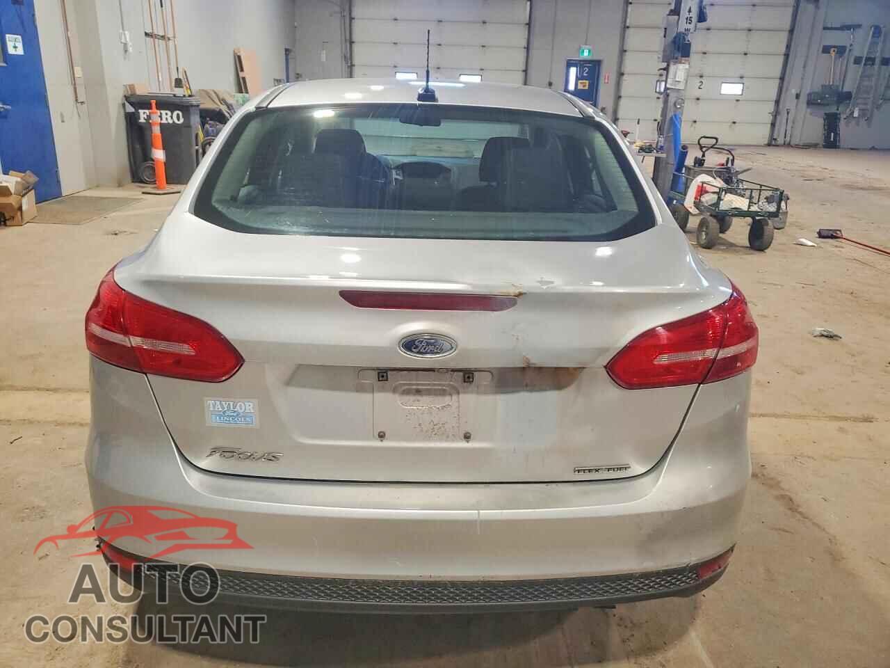 FORD FOCUS 2015 - 1FADP3E27FL257923