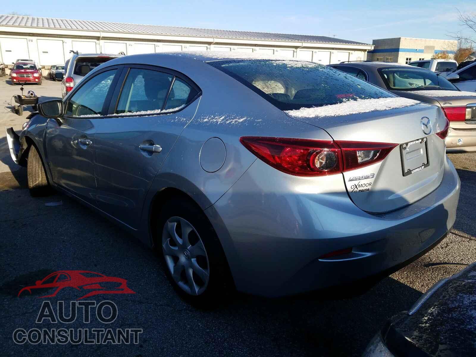 MAZDA 3 2018 - 3MZBN1U76JM266237