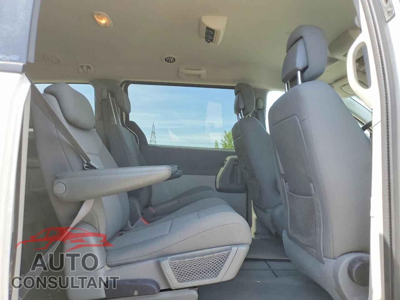 DODGE CARAVAN 2010 - 2D4RN4DE3AR356135