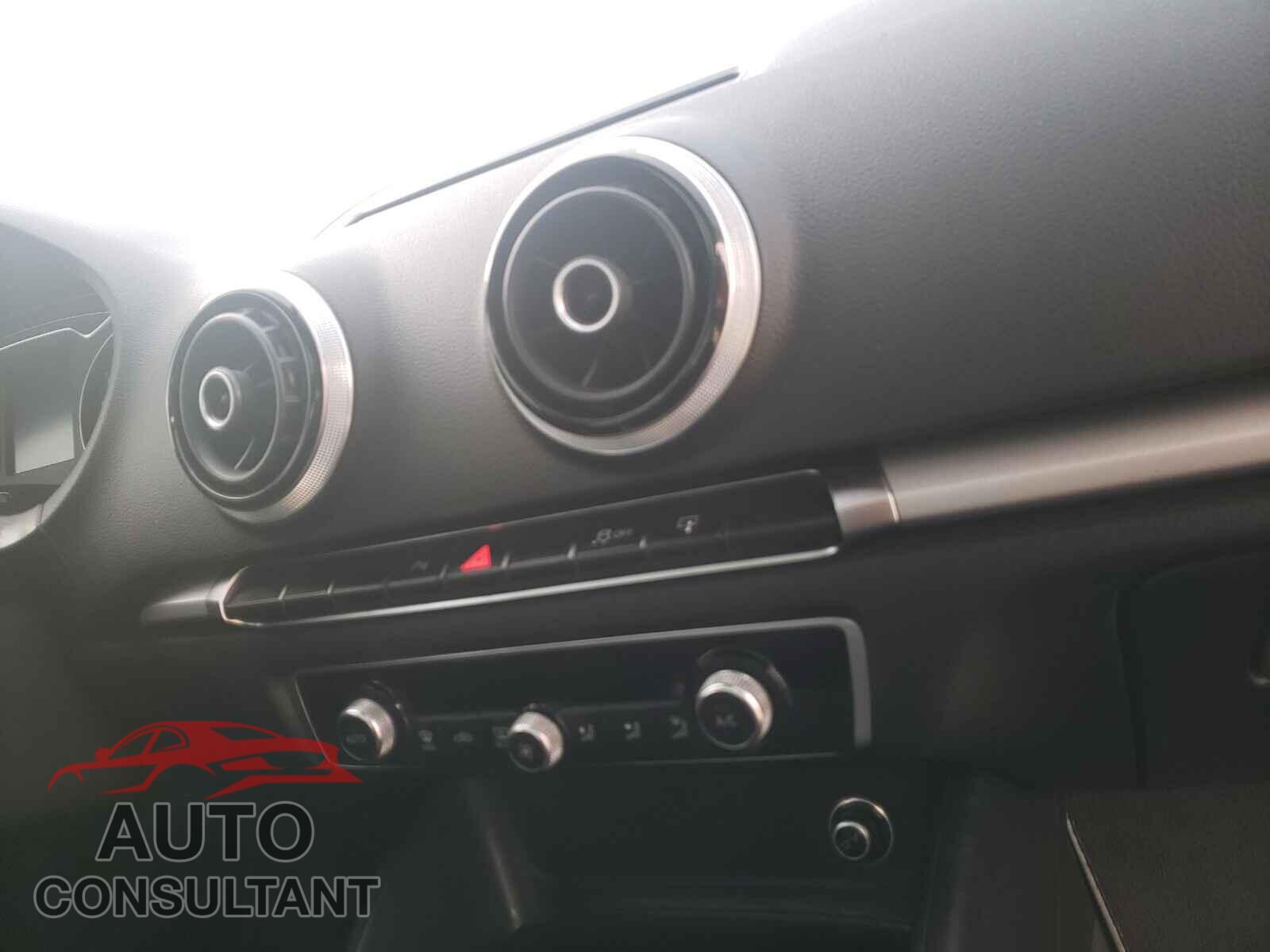 AUDI A3 2016 - WAUA7GFF4G1052432