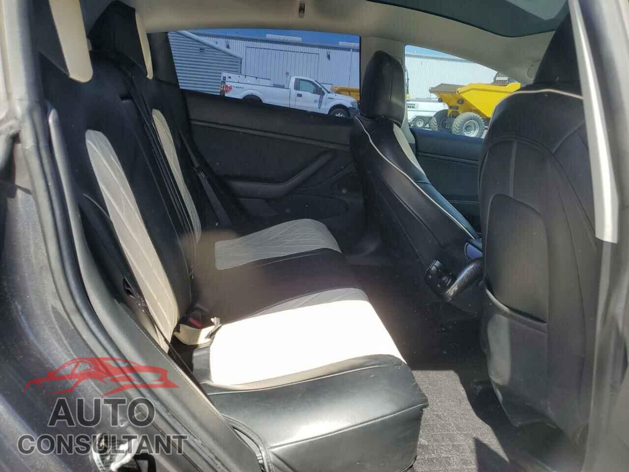 TESLA MODEL 3 2019 - 5YJ3E1EB4KF513822