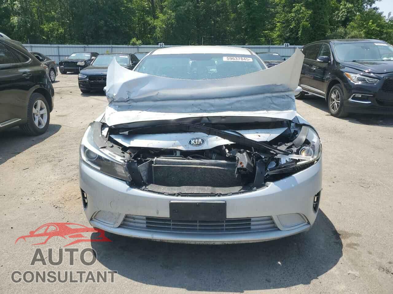 KIA FORTE 2017 - KNAFK5A8XH5678465