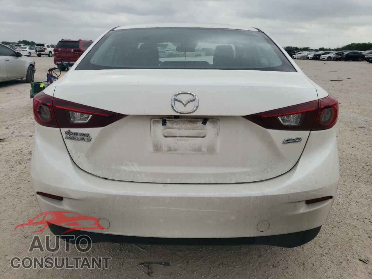 MAZDA 3 2018 - 3MZBN1U74JM178657