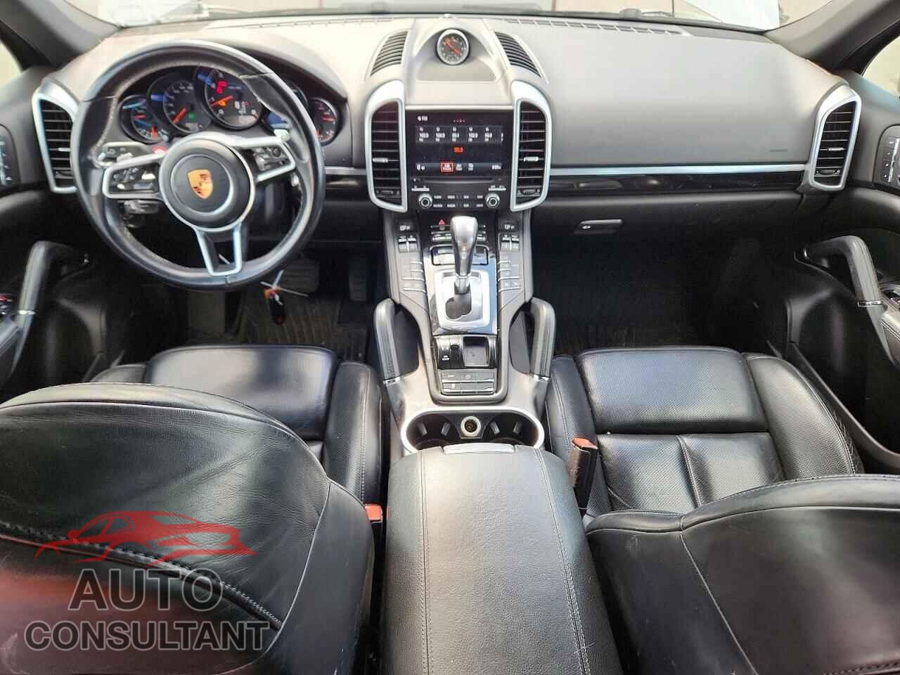 PORSCHE CAYENNE 2017 - WP1AA2A22HKA84804