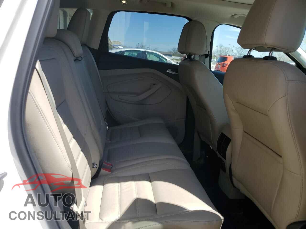 FORD ESCAPE 2017 - 1FMCU9J93HUF10183