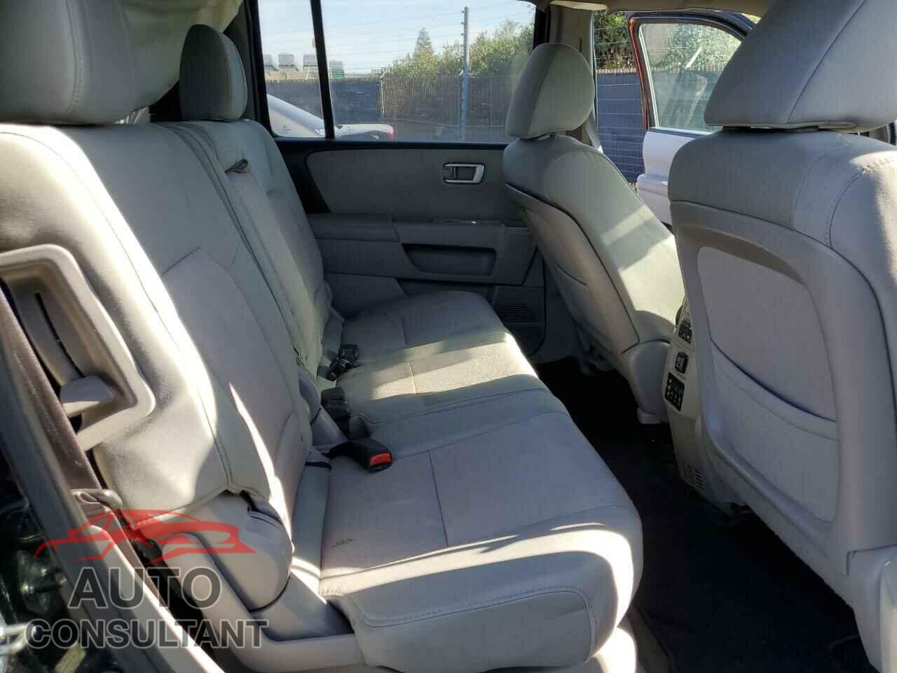 HONDA PILOT 2015 - 5FNYF3H30FB026836