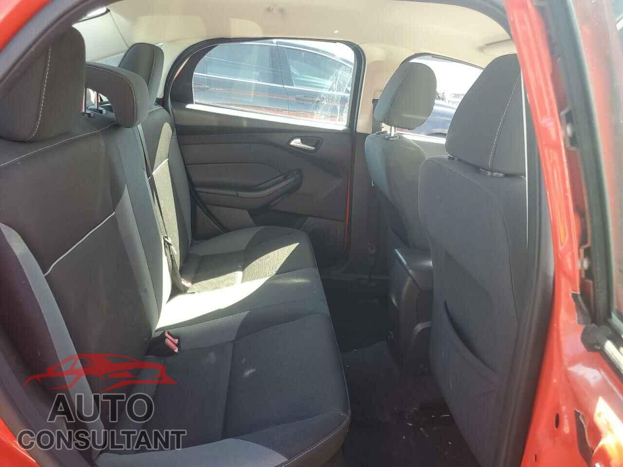 FORD FOCUS 2014 - 1FADP3F27EL215104