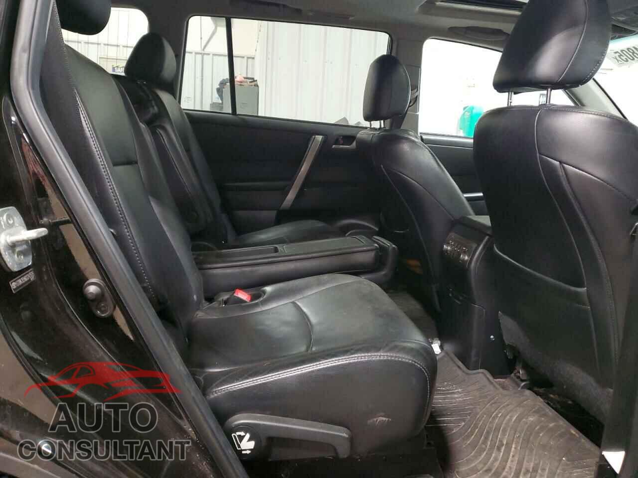TOYOTA HIGHLANDER 2013 - 5TDBK3EH8DS242525