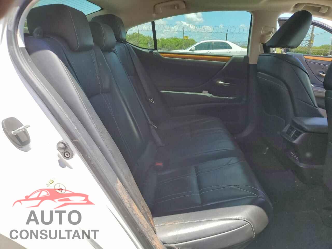 LEXUS ES300 2019 - JTHB21B17K2002574
