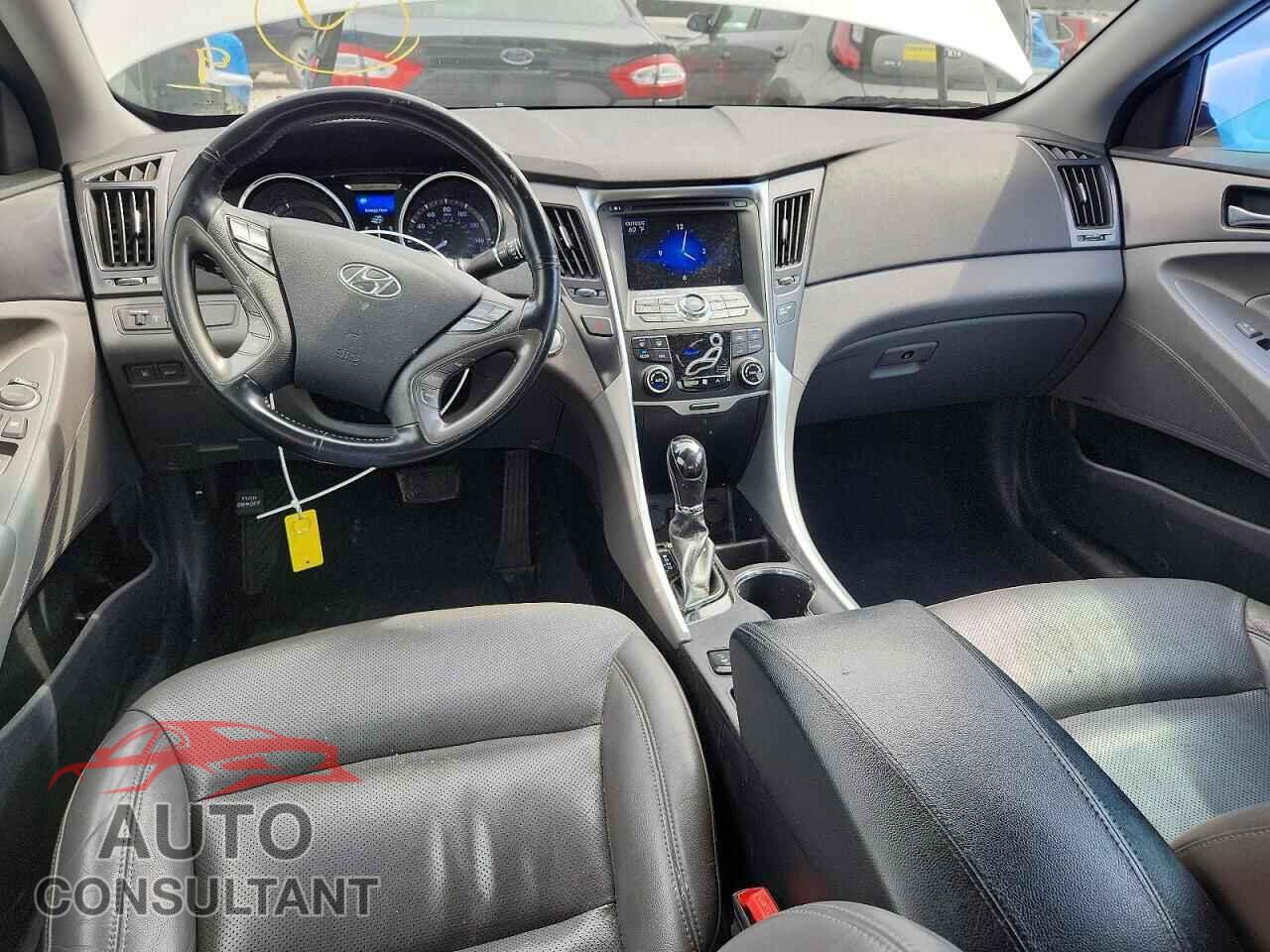 HYUNDAI SONATA 2013 - KMHEC4A48DA091844