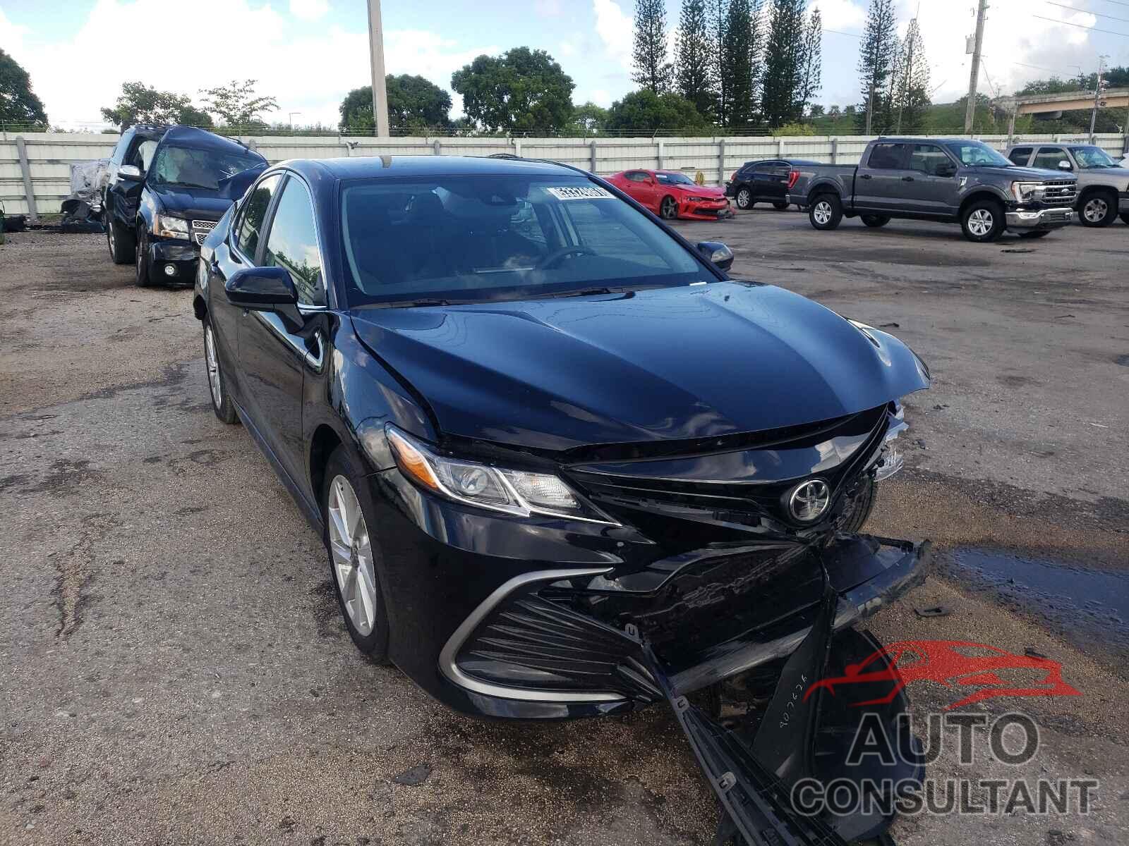 TOYOTA CAMRY 2021 - 4T1C11AK5MU562499