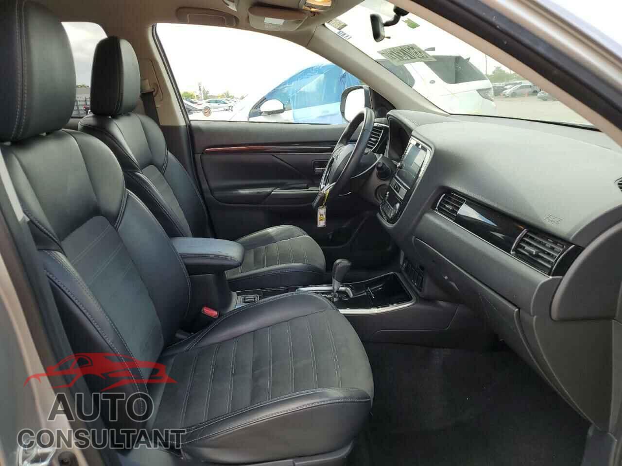 MITSUBISHI OUTLANDER 2019 - JA4AD3A36KZ033242