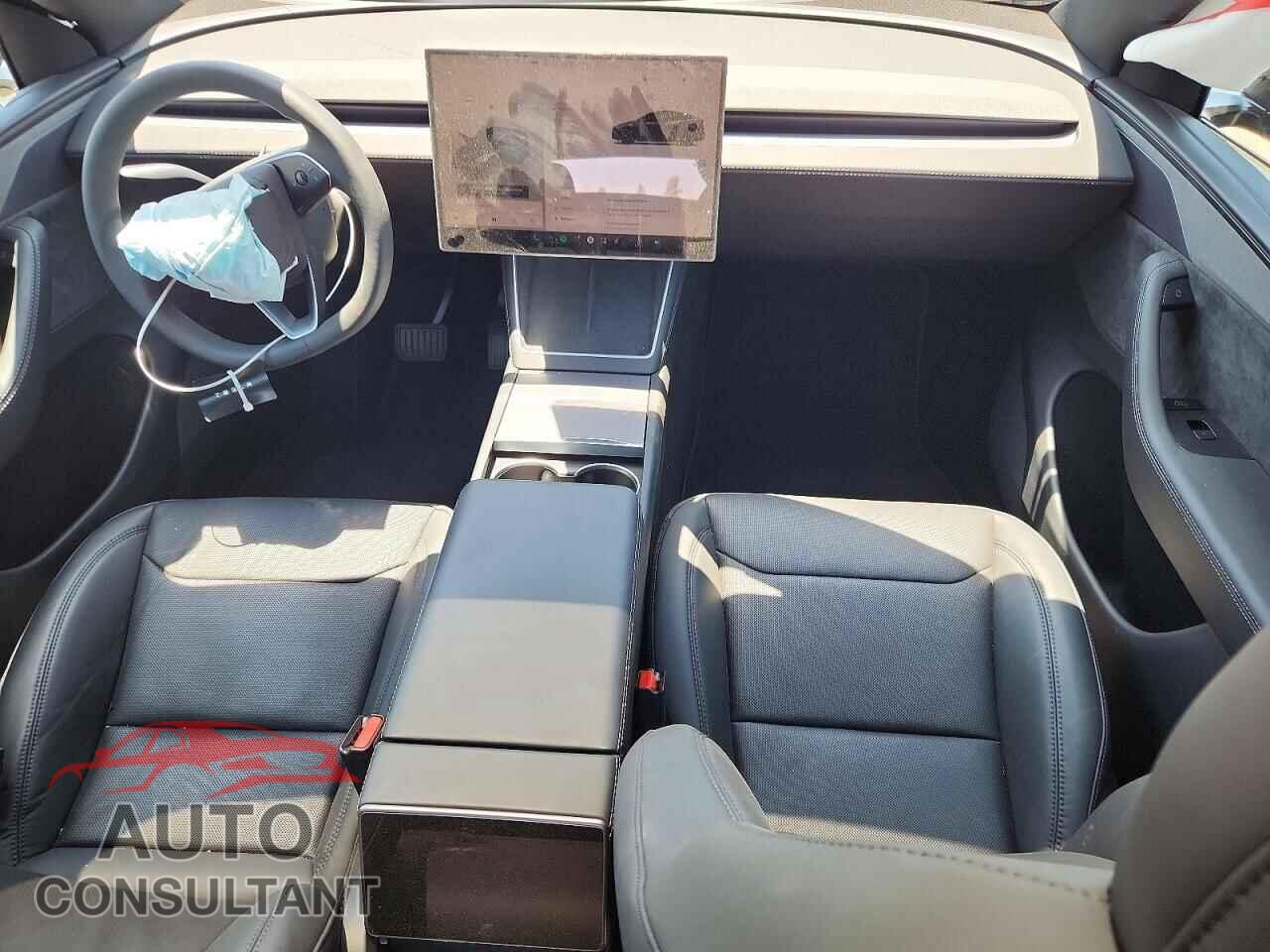 TESLA MODEL Y 2026 - 7SAYGDED8TF581046