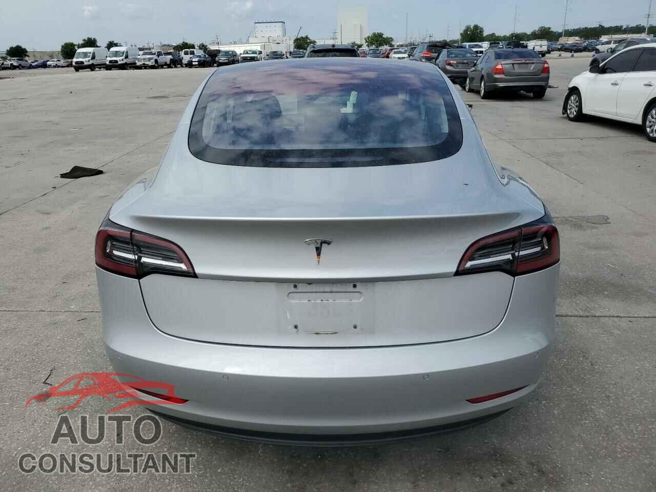 TESLA MODEL 3 2018 - 5YJ3E1EA9JF017923