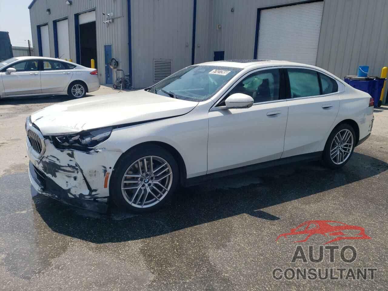 BMW 5 SERIES 2024 - WBA43FJ00RCR49504