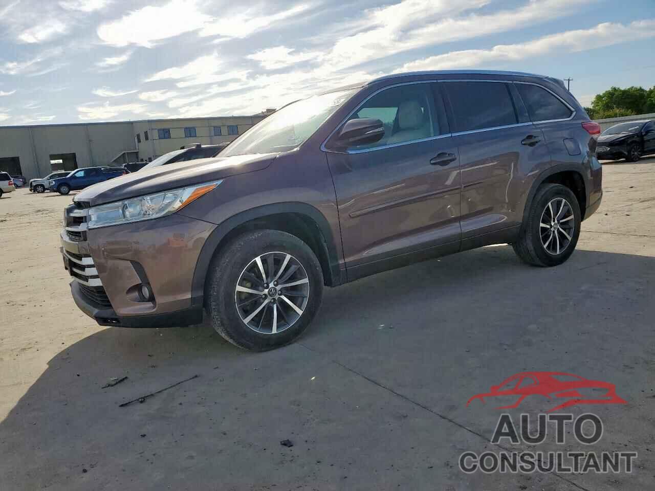 TOYOTA HIGHLANDER 2017 - 5TDKZRFH4HS208438
