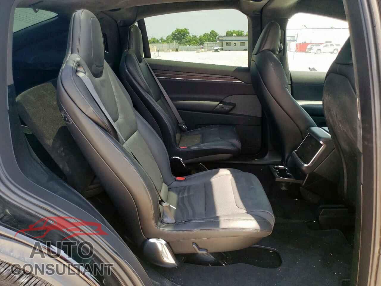 TESLA MODEL X 2023 - 7SAXCBE5XPF404833
