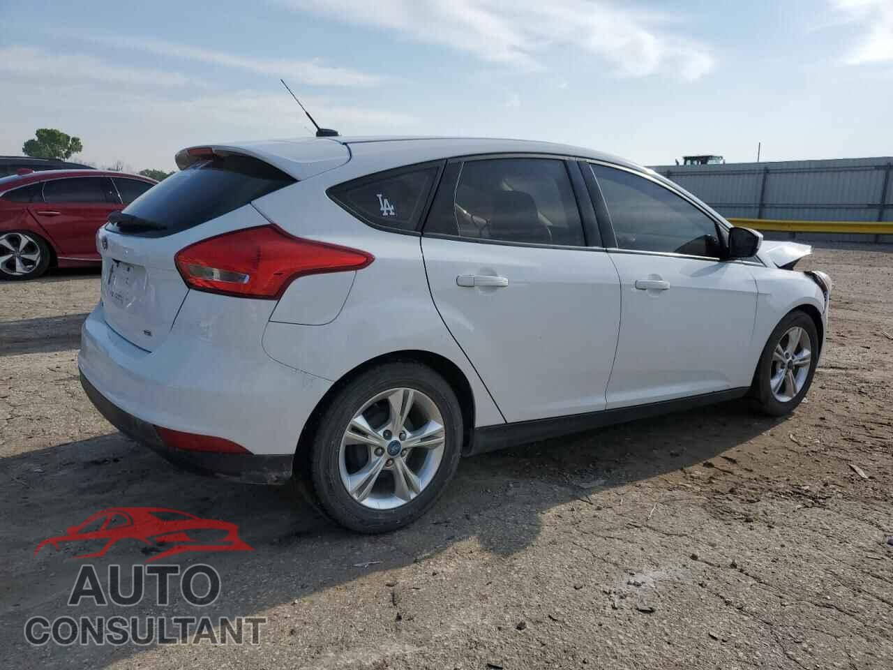 FORD FOCUS 2018 - 1FADP3K23JL316575