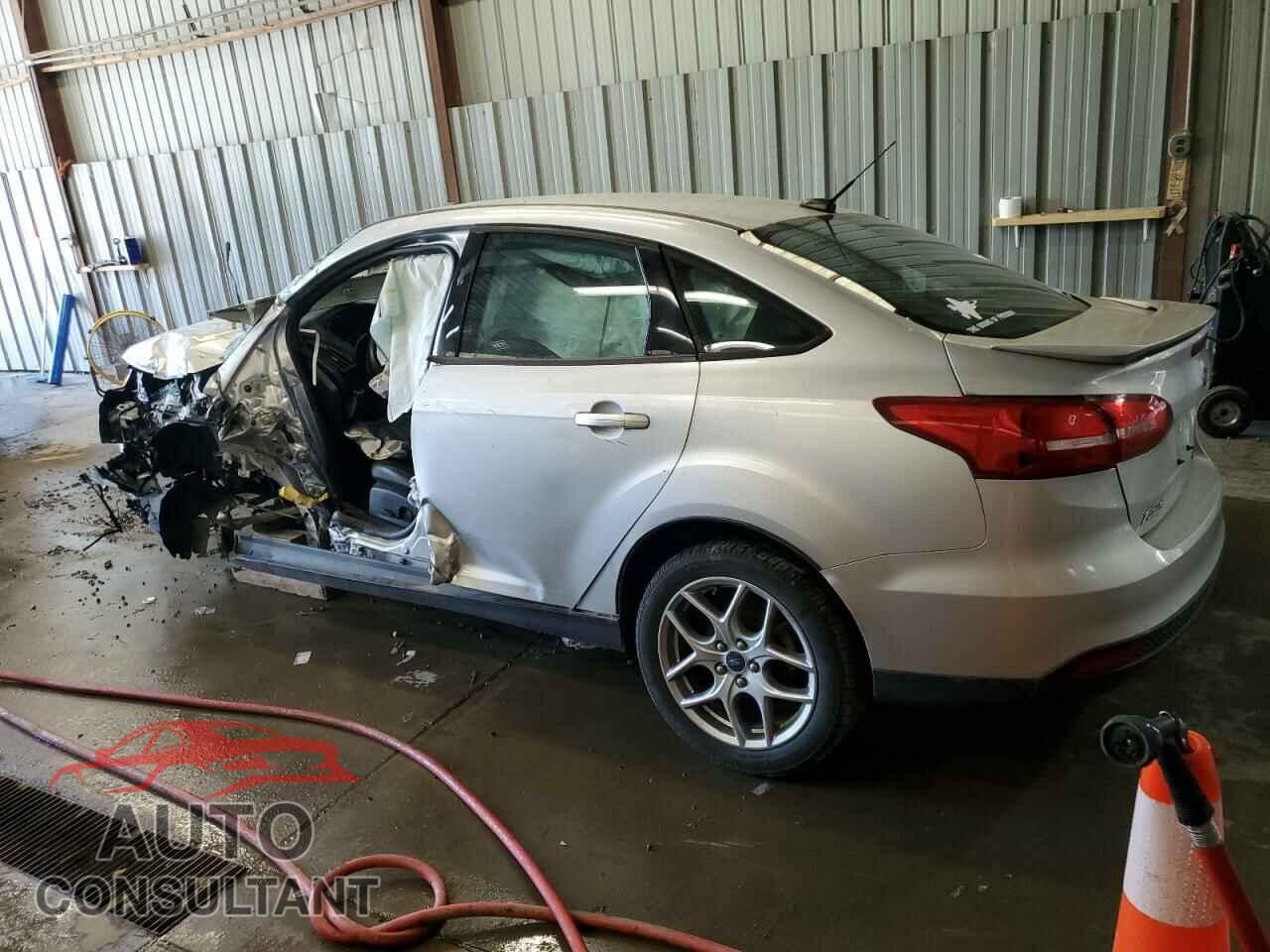 FORD FOCUS 2015 - 1FADP3F23FL260641