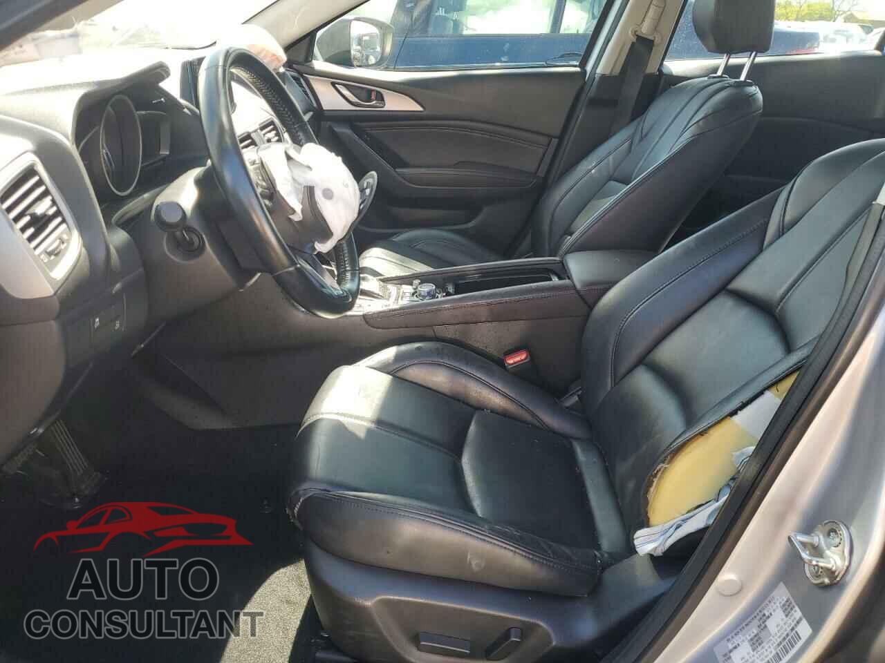 MAZDA 3 2018 - 3MZBN1V31JM201081