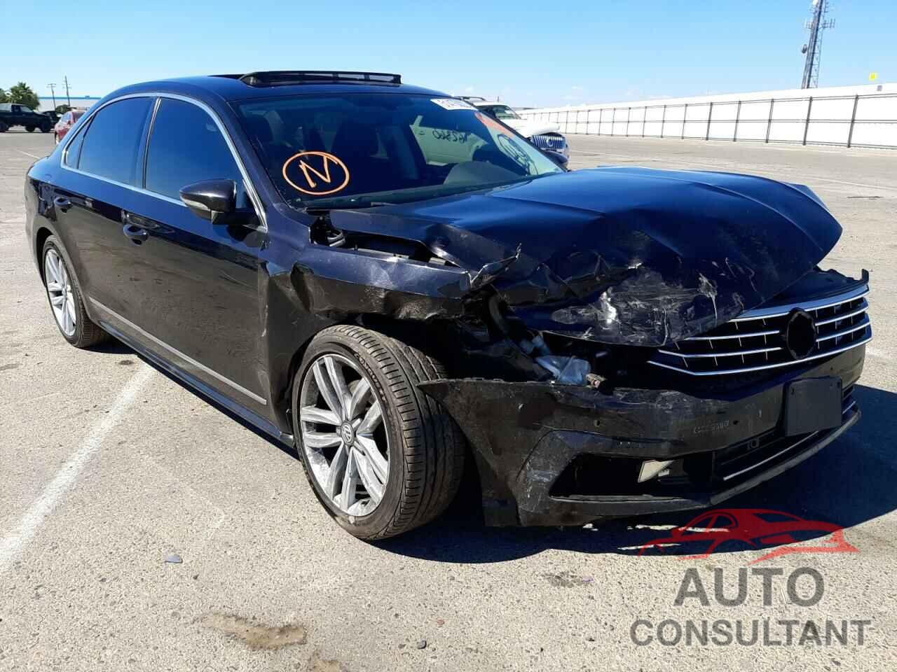 VOLKSWAGEN PASSAT 2017 - 1VWGT7A32HC034732