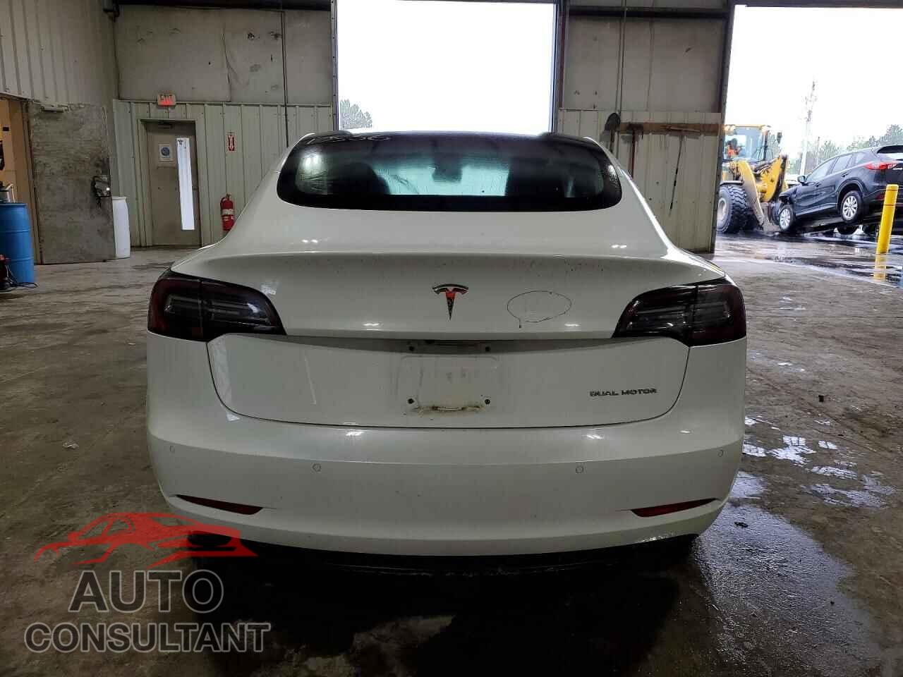 TESLA MODEL 3 2018 - 5YJ3E1EB8JF093884