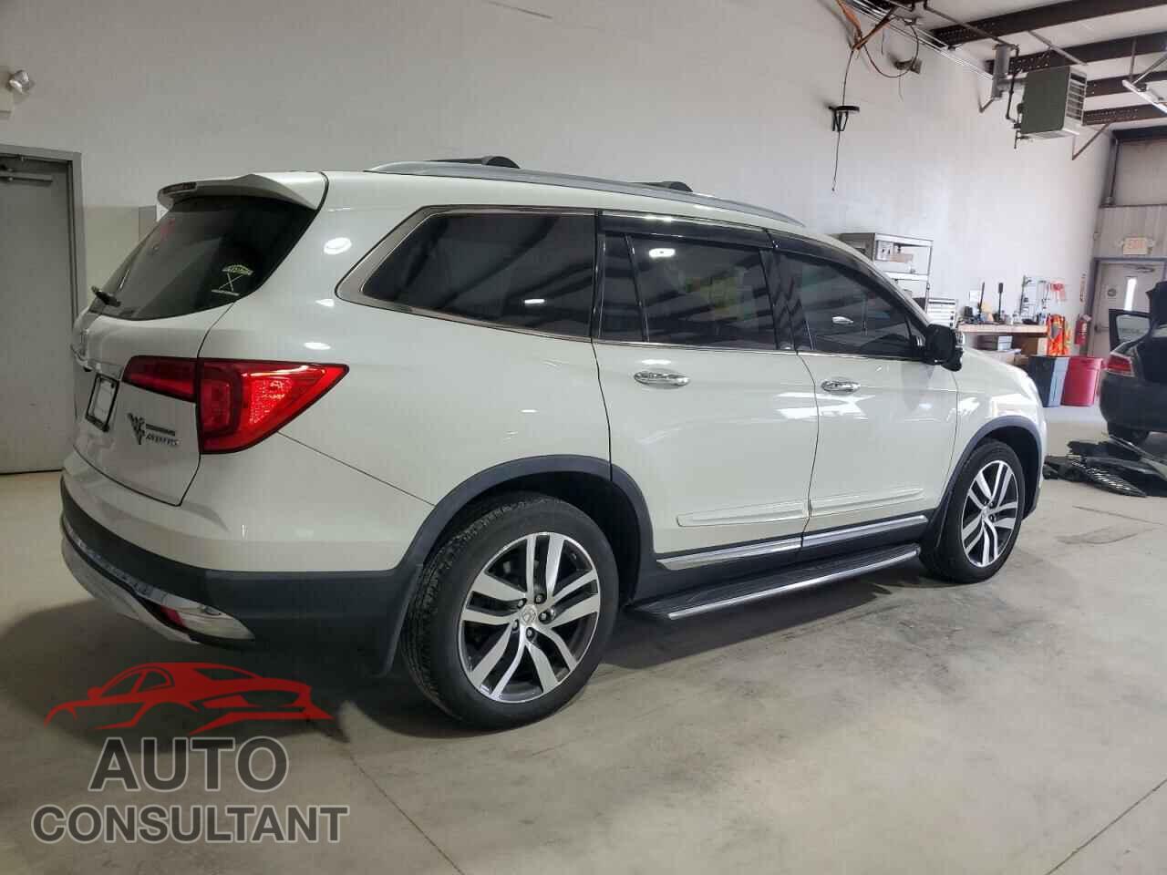 HONDA PILOT 2018 - 5FNYF6H90JB042016