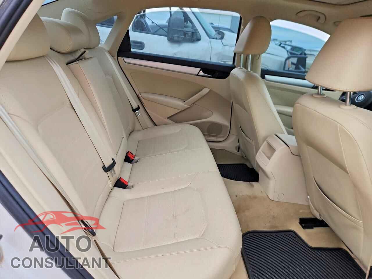 VOLKSWAGEN PASSAT 2012 - 1VWBN7A39CC036457