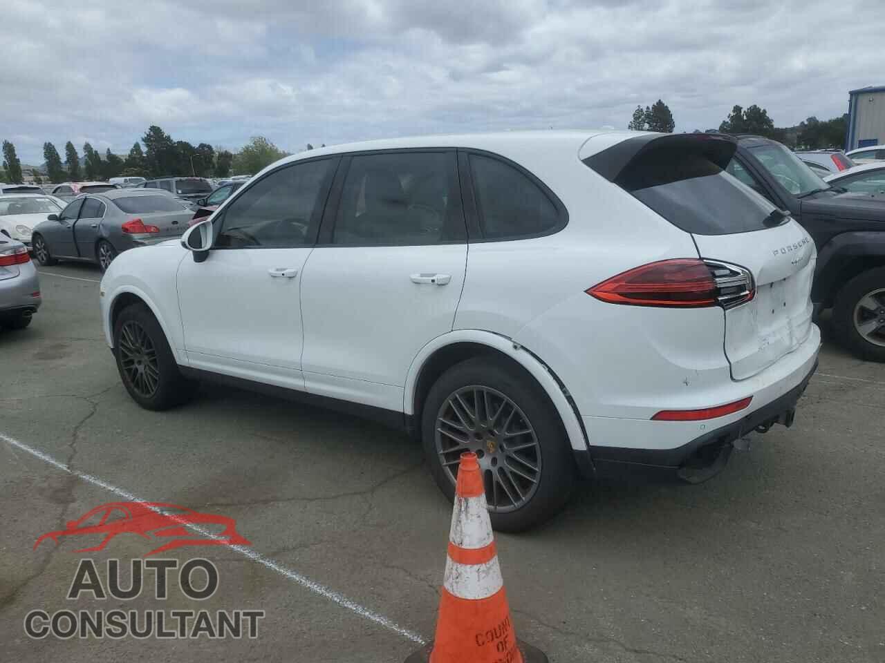 PORSCHE CAYENNE 2017 - WP1AA2A29HKA85075