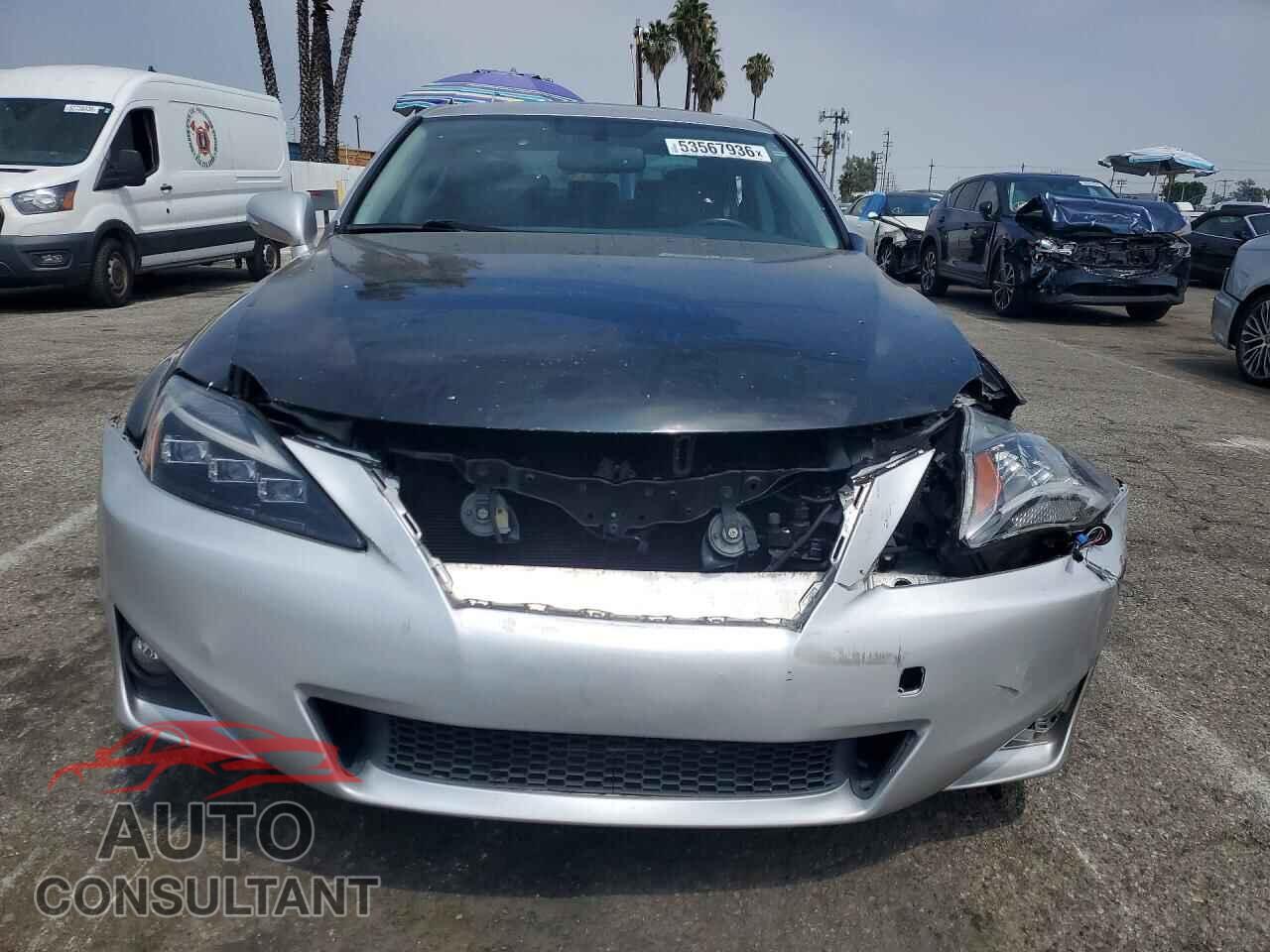 LEXUS IS 2011 - JTHCF5C28B5045827