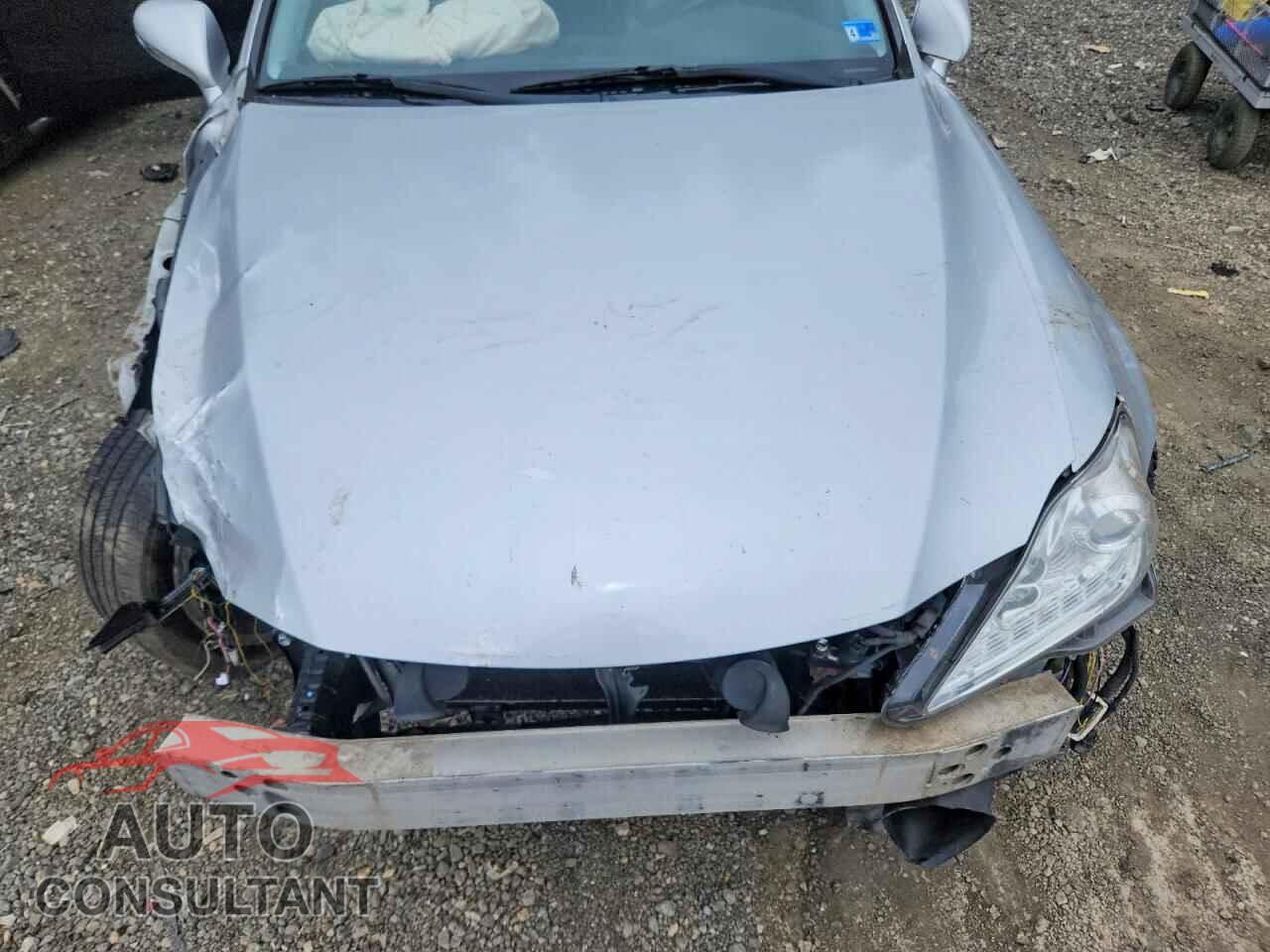 LEXUS IS 2011 - JTHCF5C20B5049385