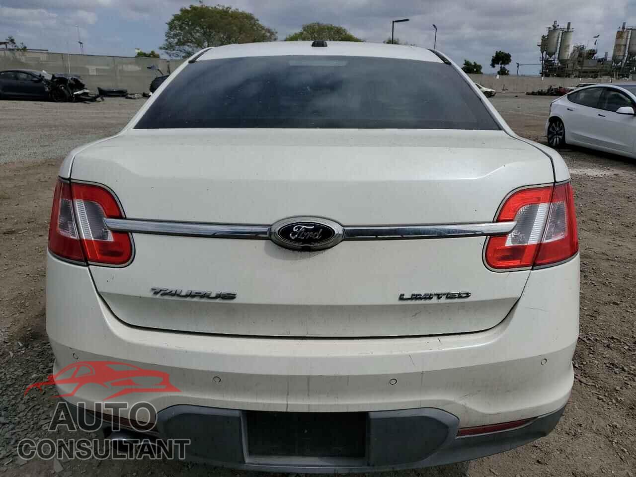 FORD TAURUS 2011 - 1FAHP2FW2BG167708