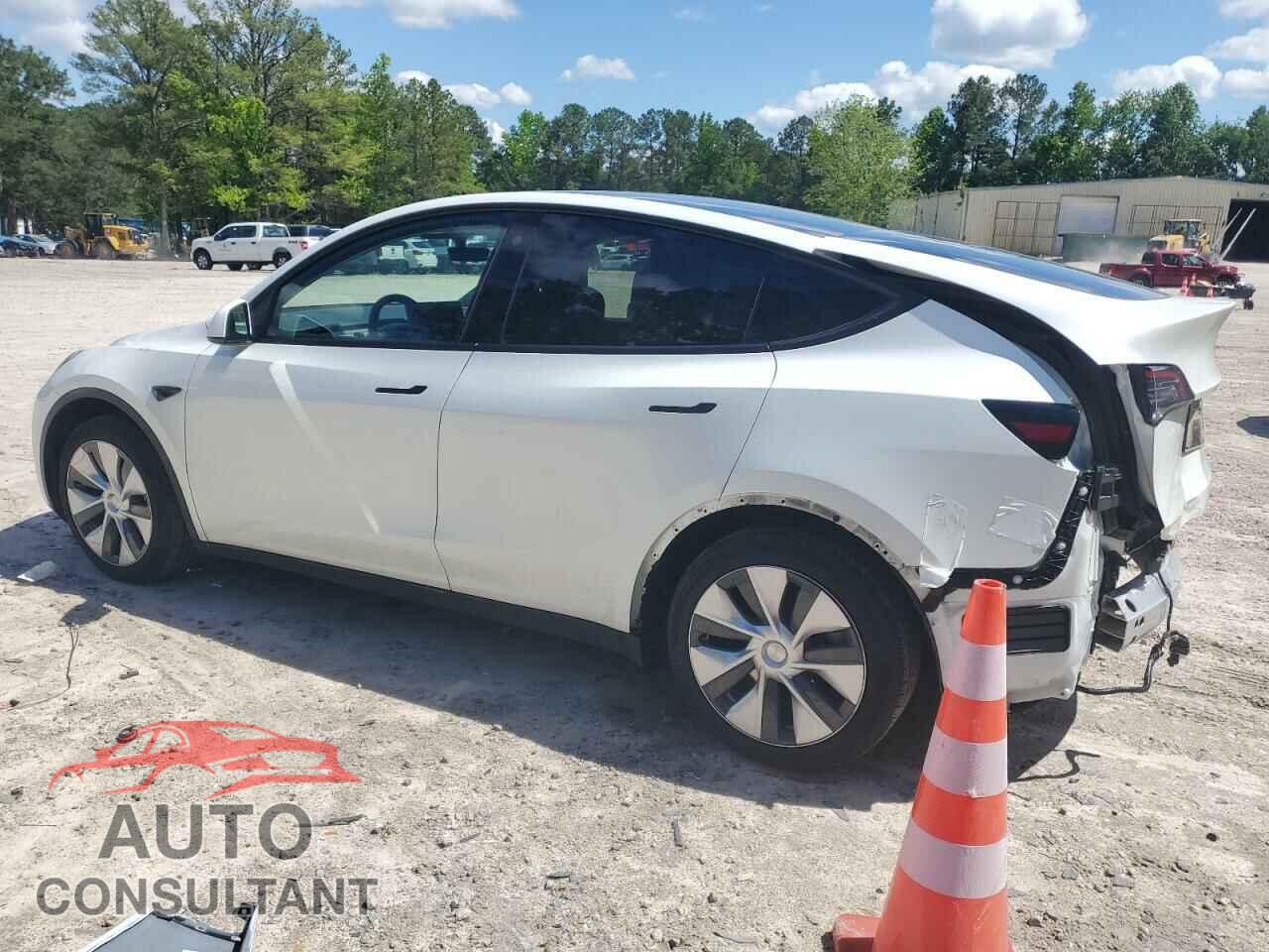 TESLA MODEL Y 2023 - 7SAYGAEEXPF610527