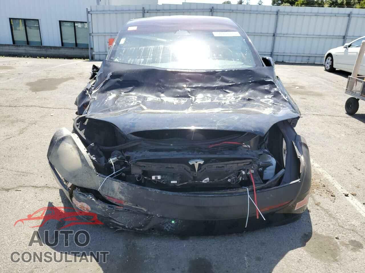 TESLA MODEL X 2016 - 5YJXCBE21GF028784