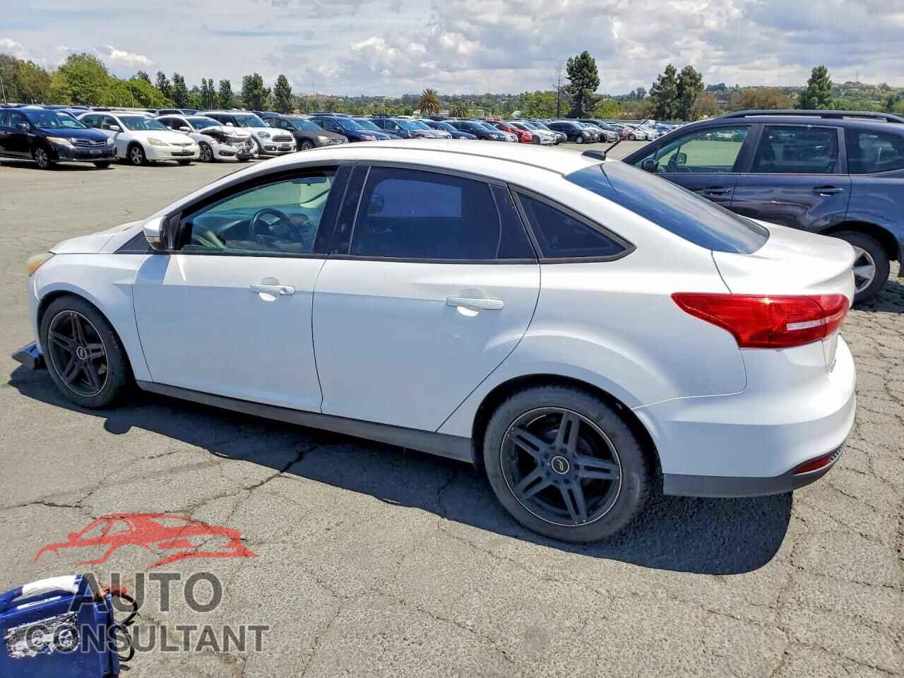 FORD FOCUS 2015 - 1FADP3F28FL263664