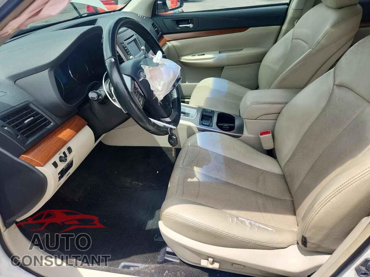 SUBARU OUTBACK 2014 - 4S4BRBLC8E3270028