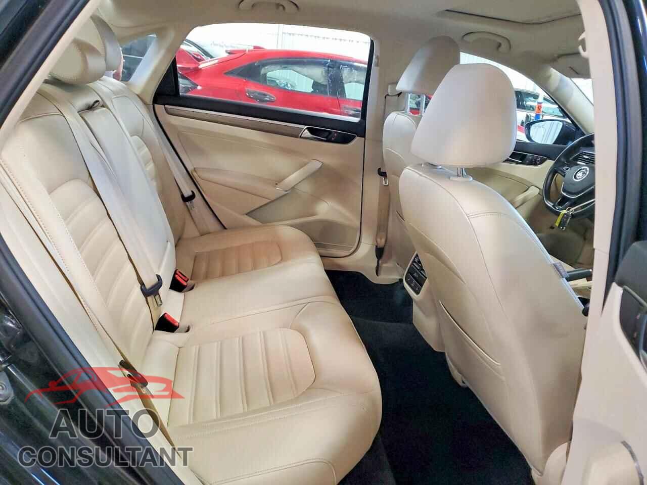 VOLKSWAGEN PASSAT 2017 - 1VWCT7A33HC042045