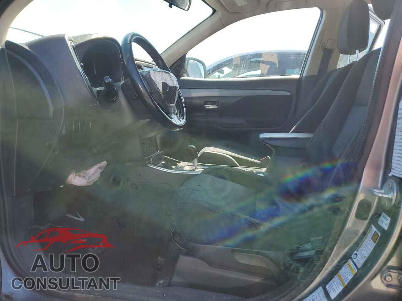 MITSUBISHI OUTLANDER 2018 - JA4AD3A37JZ042711