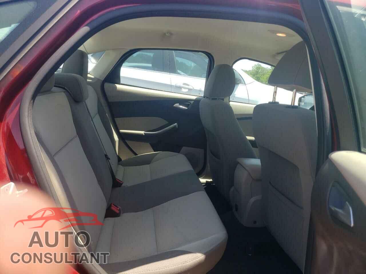 FORD FOCUS 2014 - 1FADP3F21EL105990
