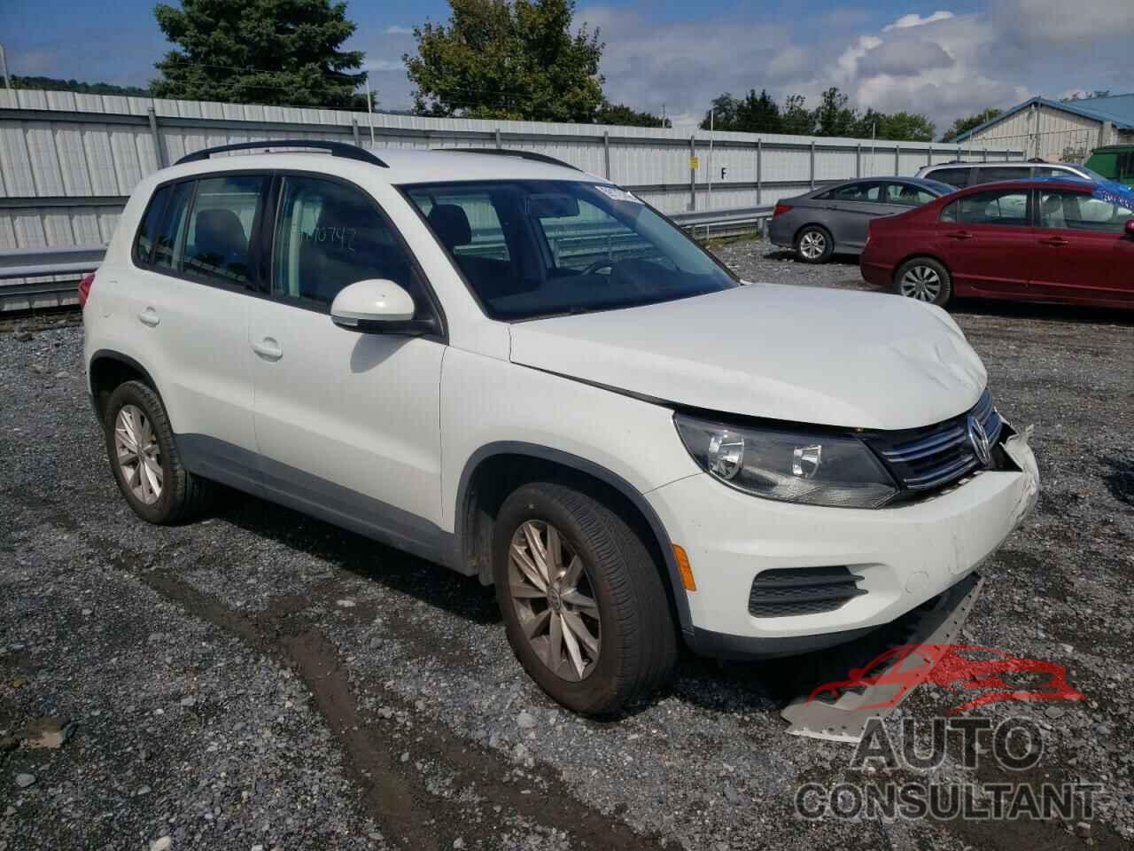 VOLKSWAGEN TIGUAN 2017 - WVGBV7AX1HK048889