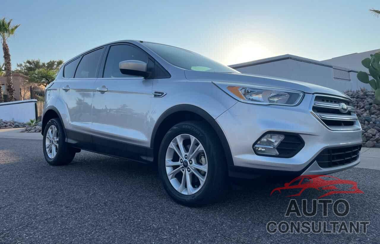 FORD ESCAPE 2017 - 1FMCU0GD8HUE38761