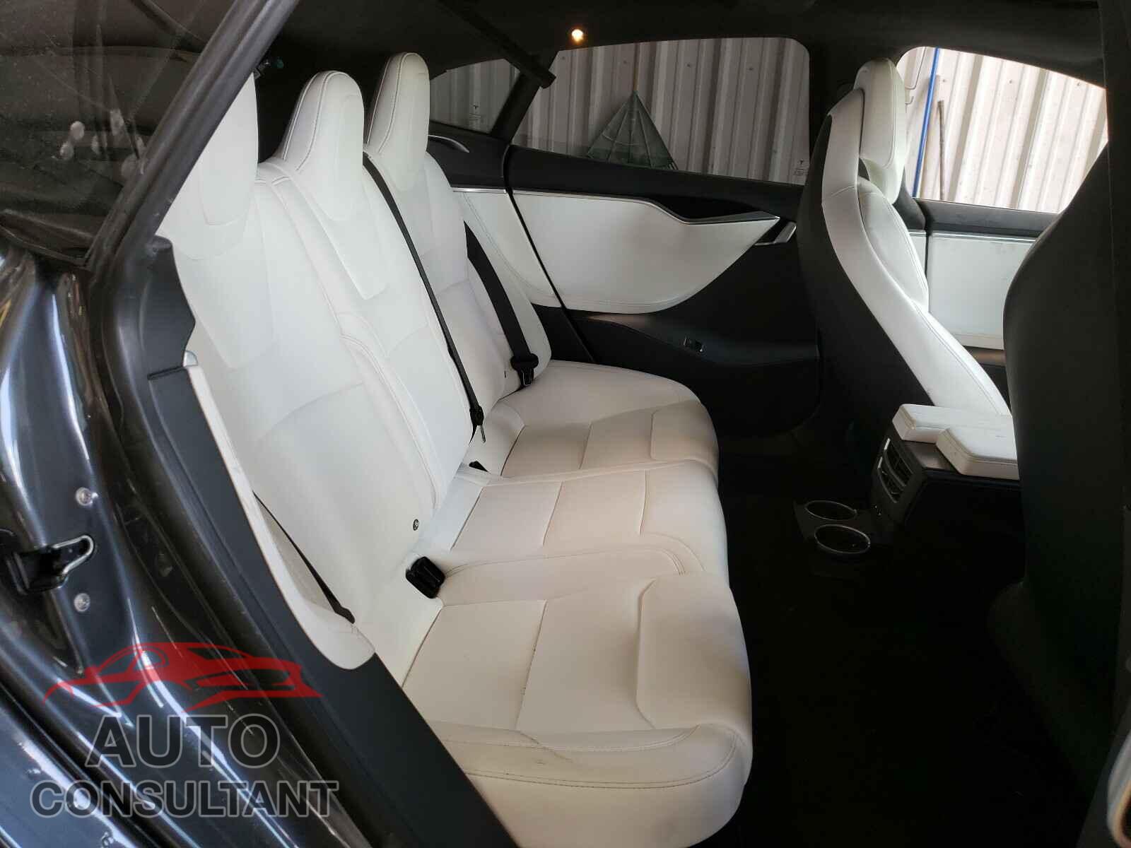 TESLA MODEL S 2017 - 5YJSA1E12HF211114