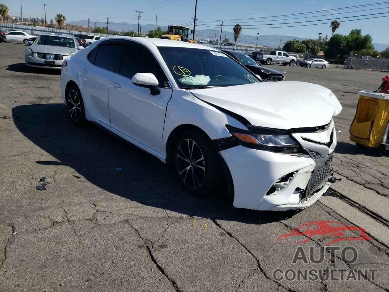 TOYOTA CAMRY 2018 - 4T1B11HK0JU663933