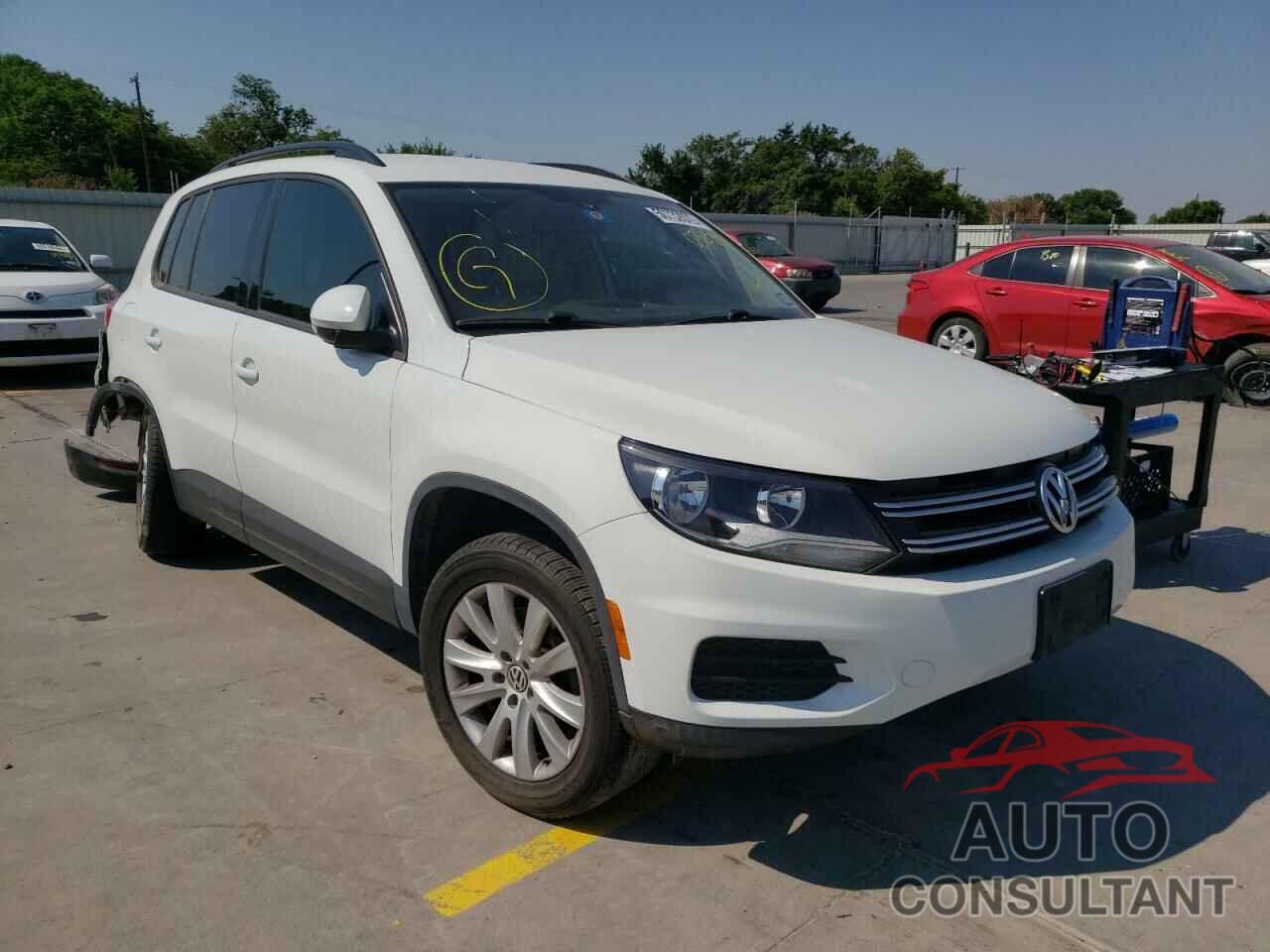 VOLKSWAGEN TIGUAN 2017 - WVGAV7AX0HK034221