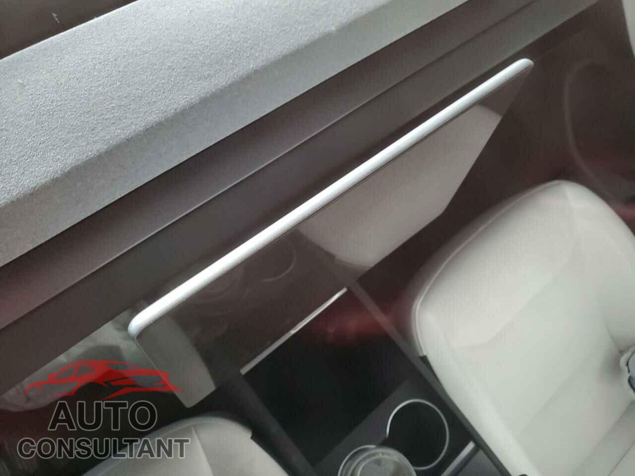 TESLA MODEL 3 2024 - 5YJ3E1EA6RF855614