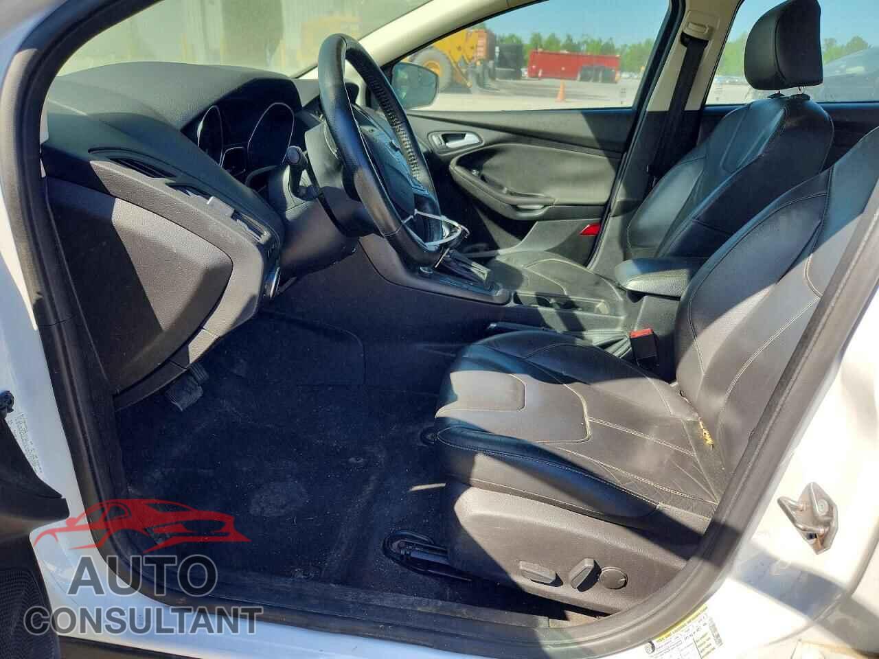 FORD FOCUS 2015 - 1FADP3K29FL283217