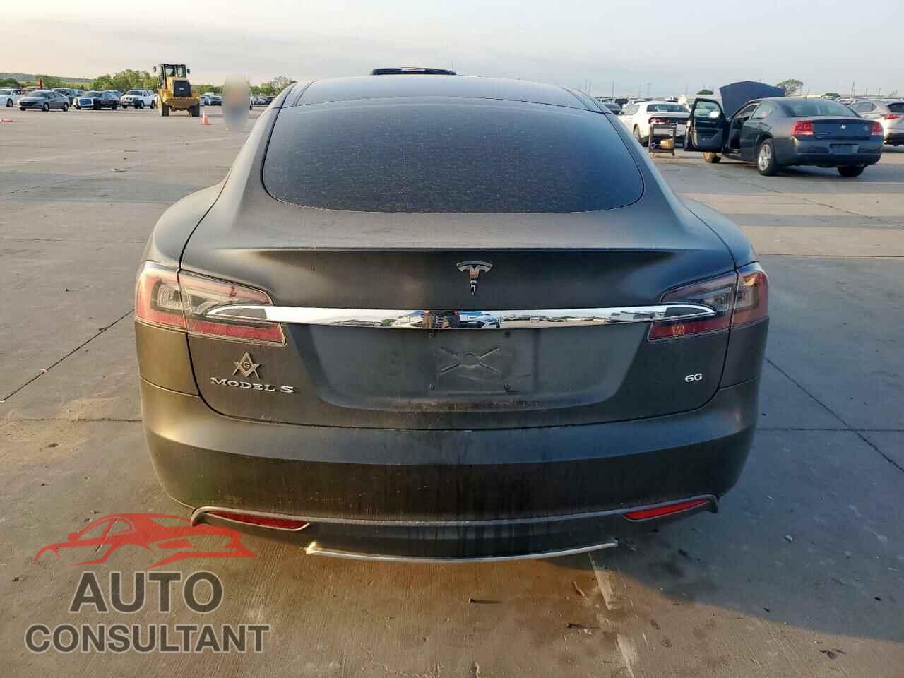 TESLA MODEL S 2013 - 5YJSA1CG0DFP15615