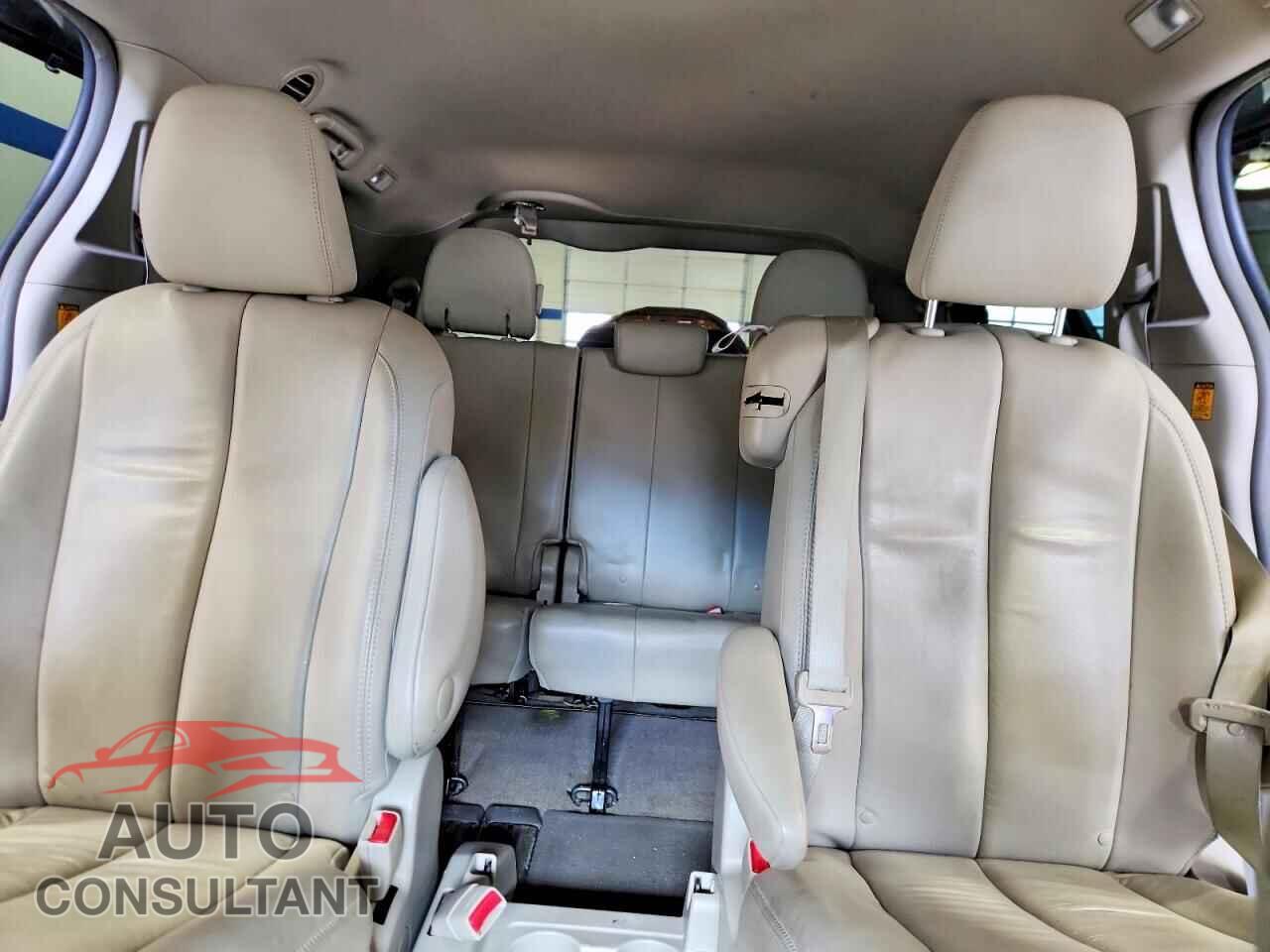 TOYOTA SIENNA 2013 - 5TDYK3DC8DS367640